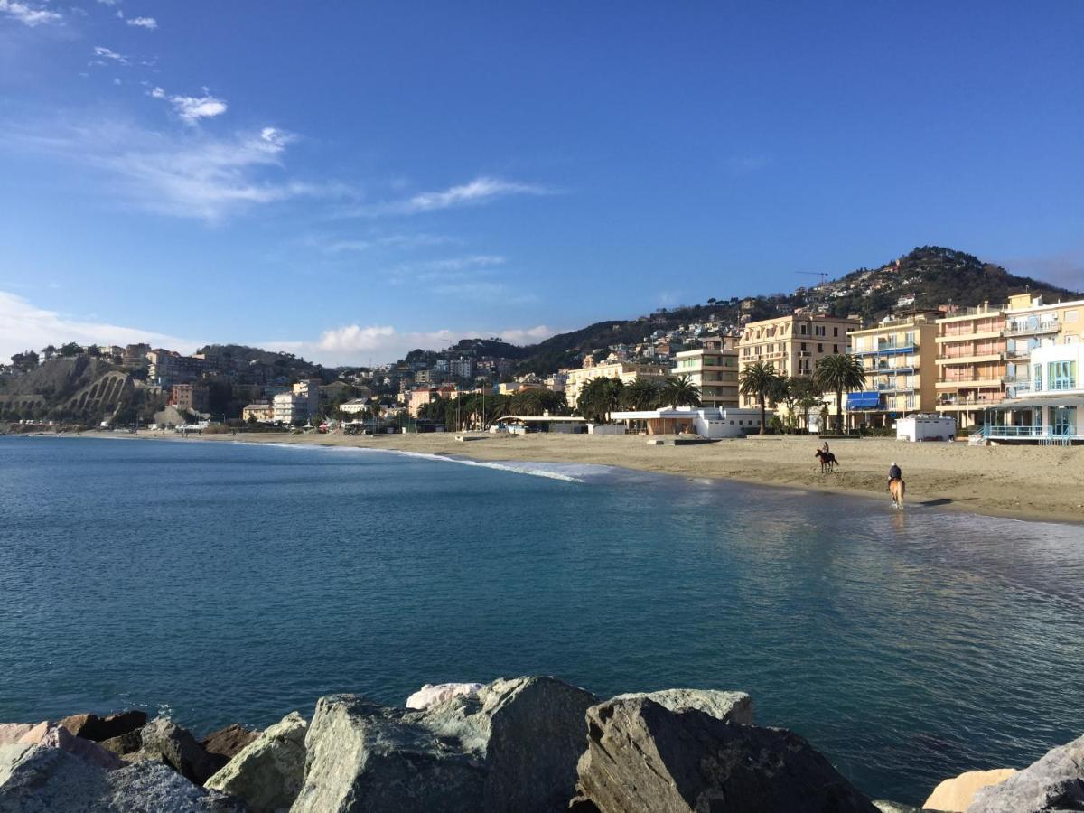 Il Mare In Piazza Apartment Albisola Superiore Bagian luar foto