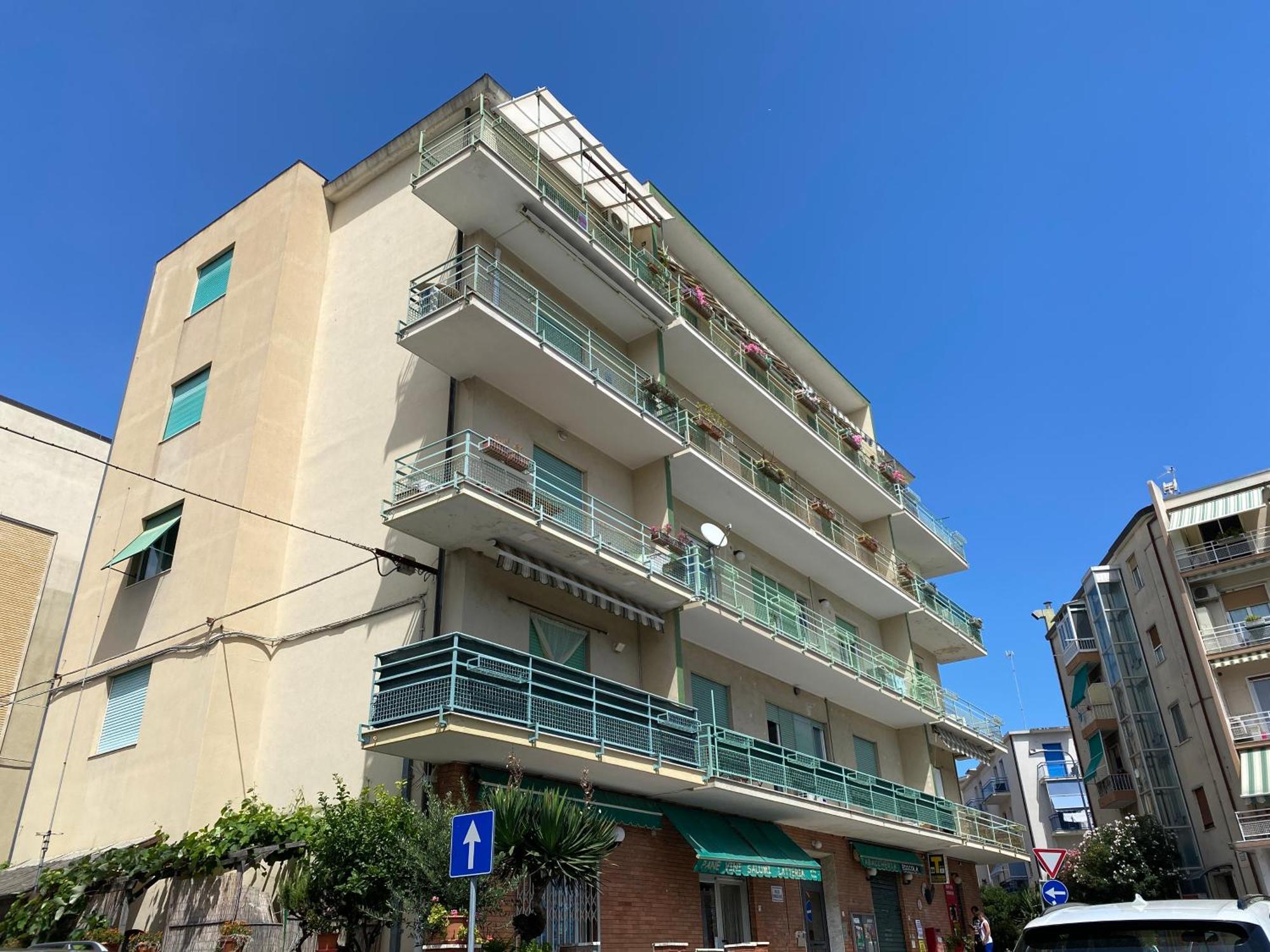 Il Mare In Piazza Apartment Albisola Superiore Bagian luar foto