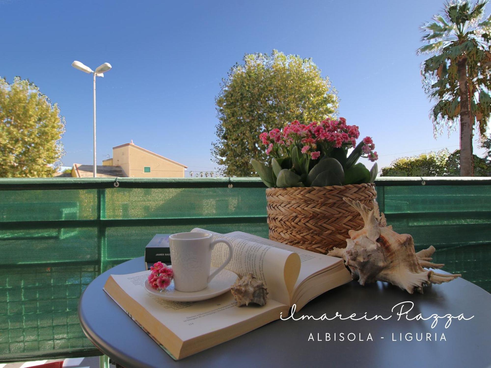 Il Mare In Piazza Apartment Albisola Superiore Bagian luar foto