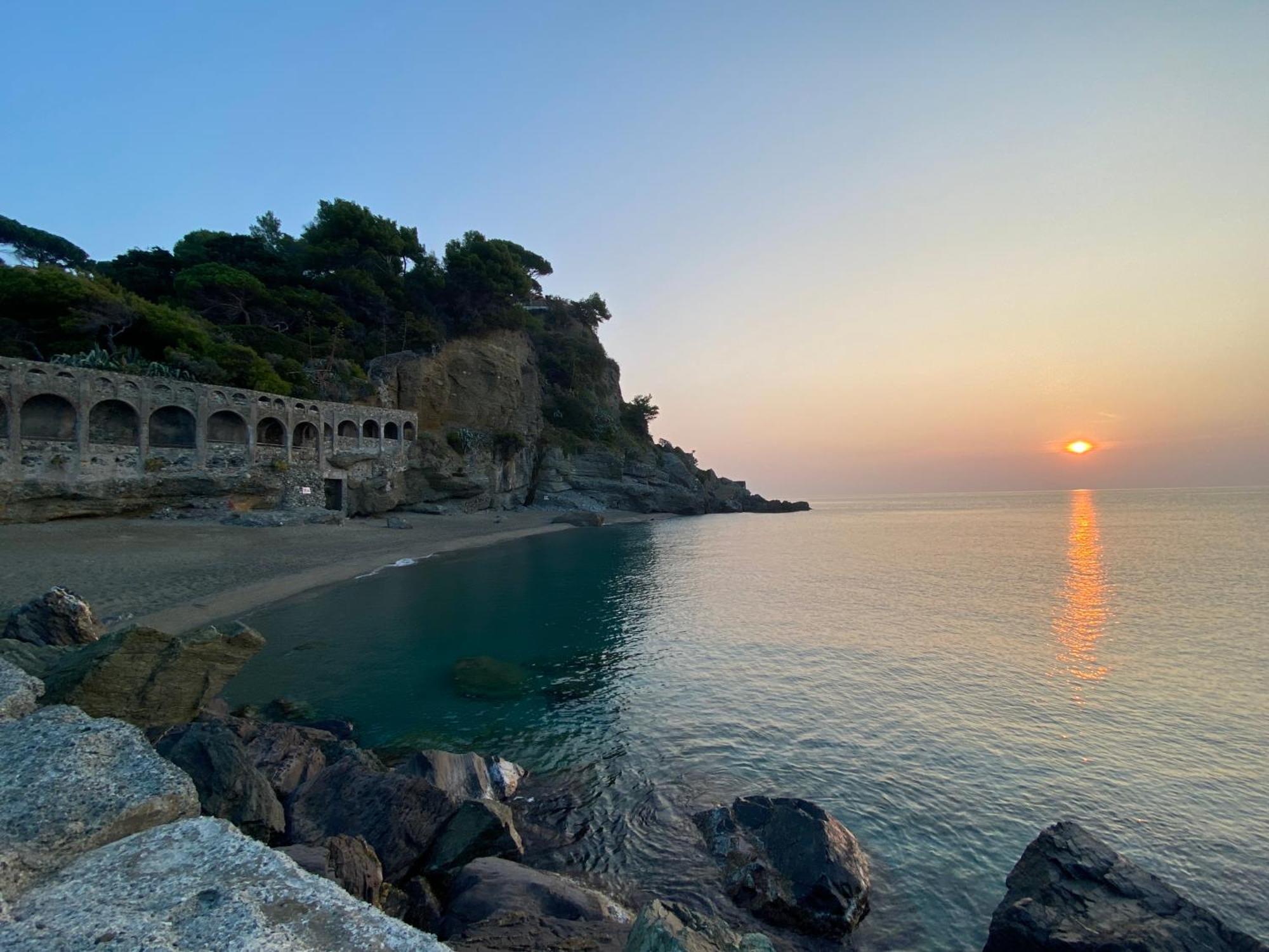 Il Mare In Piazza Apartment Albisola Superiore Bagian luar foto